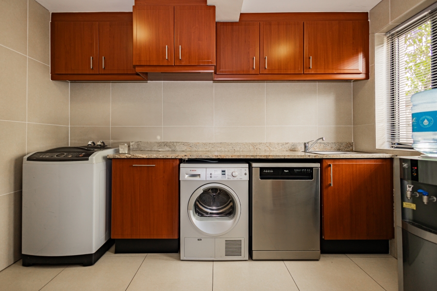 6 Bedroom Property for Sale in Baronetcy Estate Western Cape